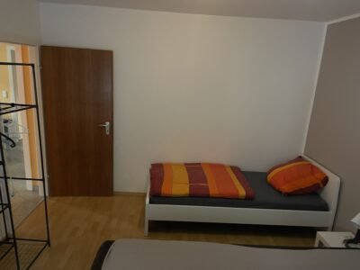 komlettes Gästehaus mit Pool und Garten