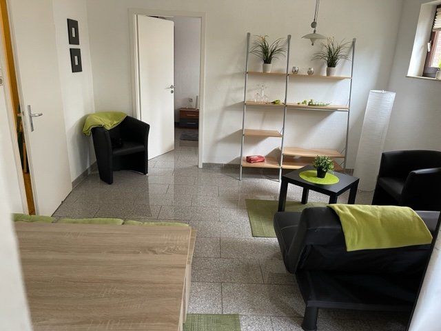 komlettes Gästehaus mit Pool und Garten