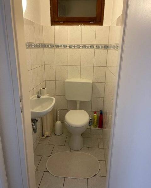 komlettes Gästehaus mit Pool und Garten